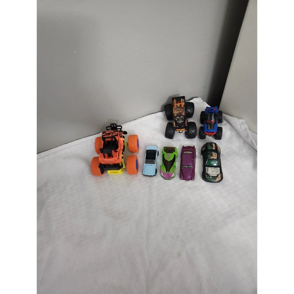 Mixed Toy Vehicle Lot 7pc Monster Trucks Diecast Cars Captains Curse Off-Road